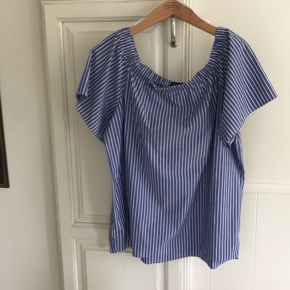 Banana Republic Tops - Banana Republic blouse